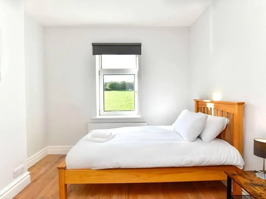 קארדיף Entire 5 Bedroom House & Parking 0*,