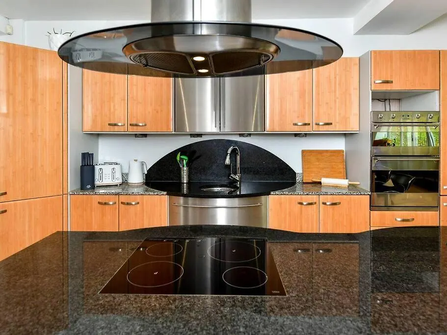 קארדיף Entire 5 Bedroom House & Parking